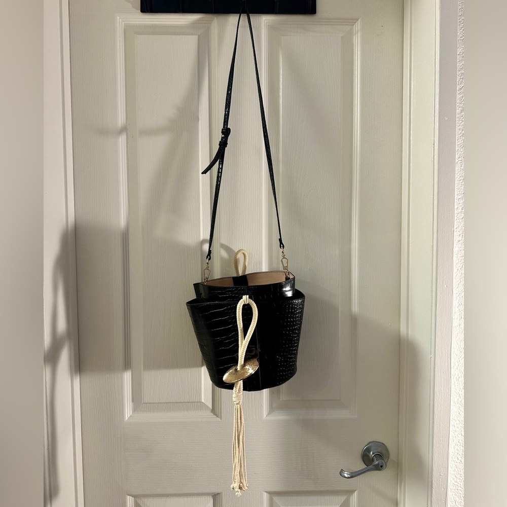 Mango Bucket bag